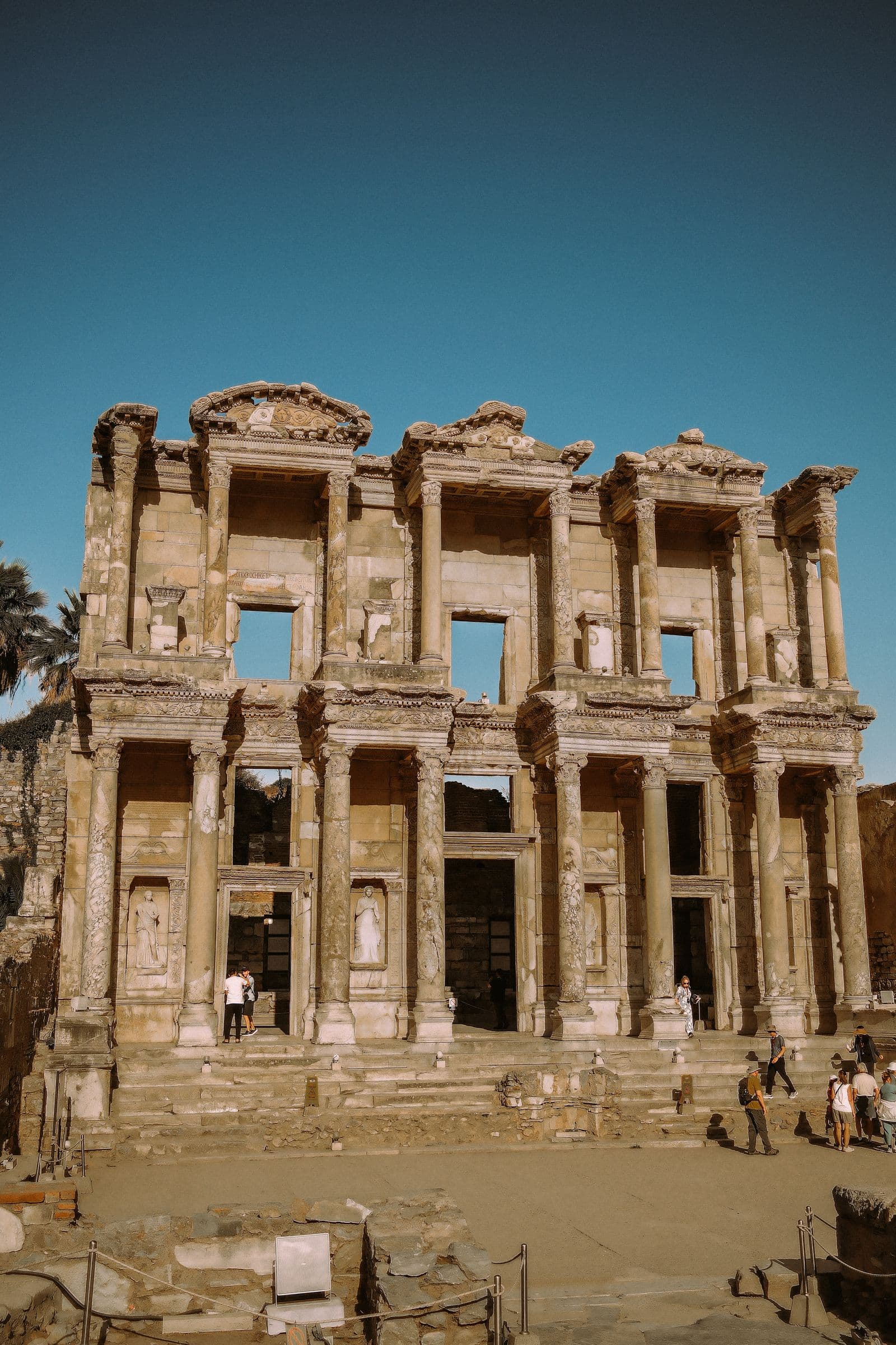 Efes Celsus Kütüphanesi kalıntıları